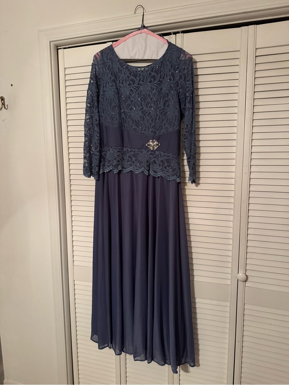 Classic Slate Blue Lace & Chiffon Long Evening Dress with Decorative Waist